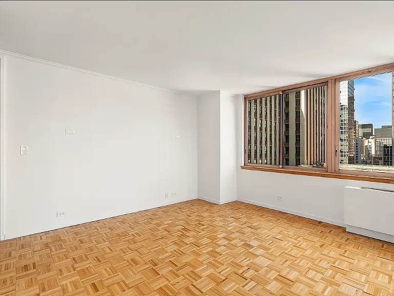 235 E 40th St #28G — Photo 4