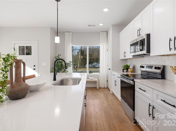 charlotte-north-carolina-452269501 picture