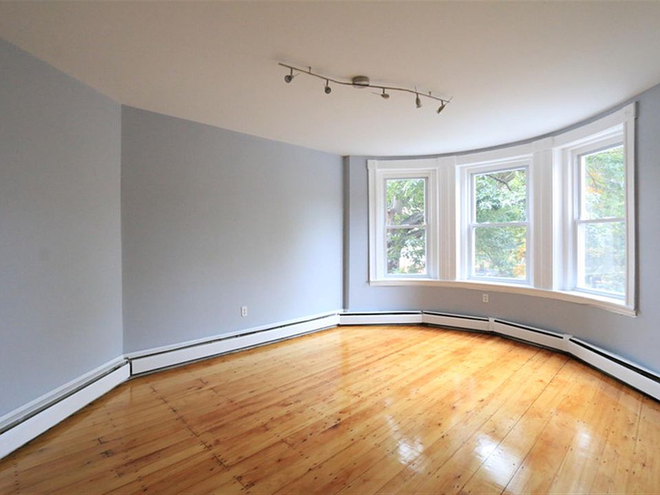 1st image of 115 Harvard St APT 1