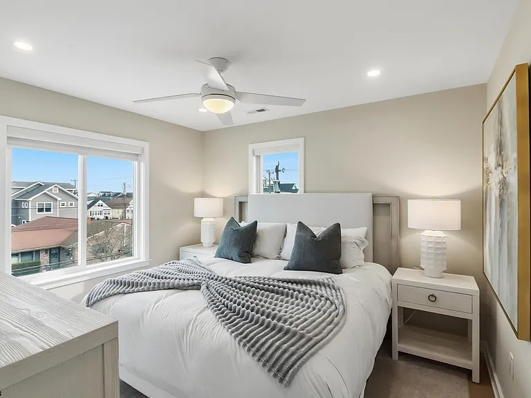 302 N Nassau Ave — Photo 36