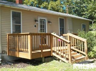 128 S 4th St, Le Claire, IA 52753