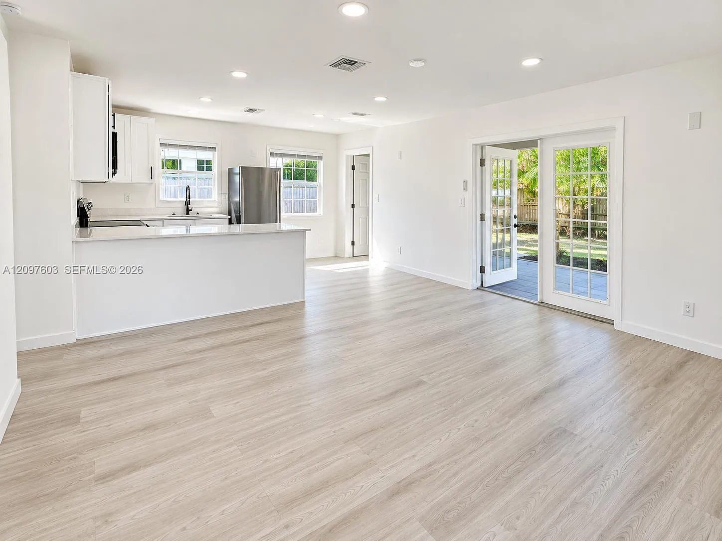 2 bed, 2.0 bath, 816 sqft, $2,400 — Photo 4