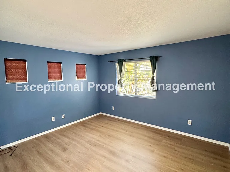 14855 Hedge Row Ct — Photo 18