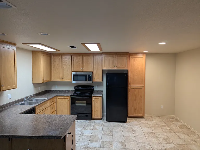 1619 Grant Rd — Photo 2
