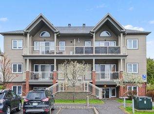 362 B Wood Acres Grv, Ottawa, ON K1T0M7