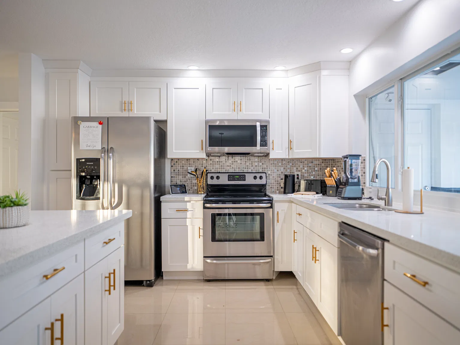 3 bed, 1570 sqft, $5,800 — Photo 2