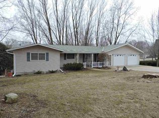307 Hillcrest Dr, Decorah, IA 52101