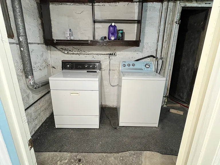 1021 N 47th Ave — Photo 33