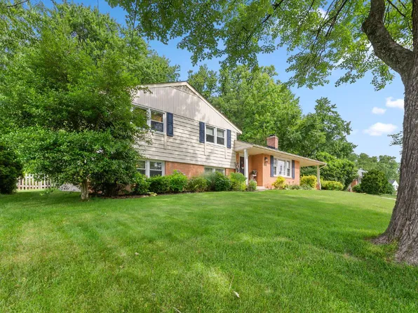 5208 Lindsay St, Fairfax, VA 22032