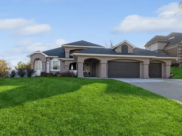 1885 Glen Oaks Dr, West Des Moines, IA 50266
