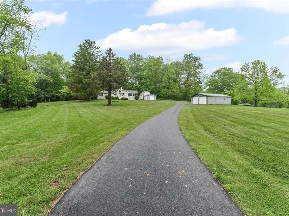 475 Locust Grove Rd, West Chester, PA 19382