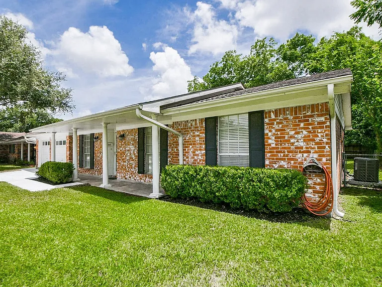 2303 Willow Blvd — Photo 3