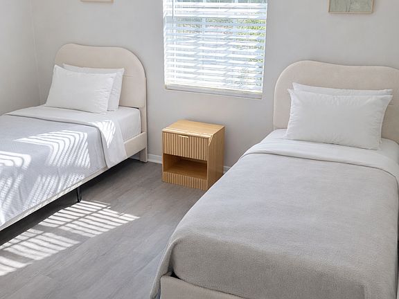 5th image of 1302 Navco Rd #17