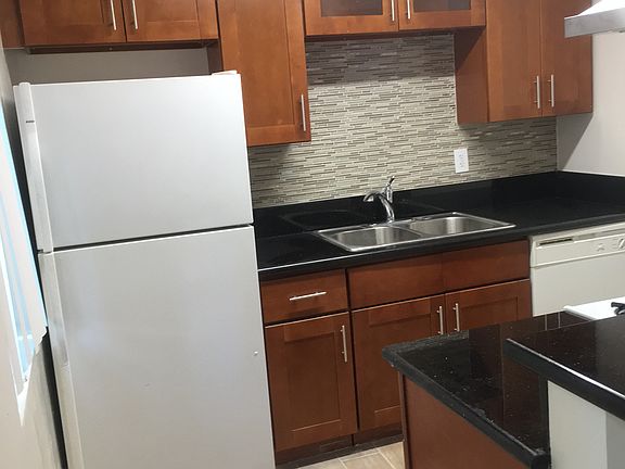4th image of 1323 N Fuller Ave APT 1