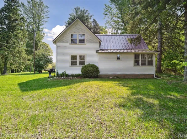 67 Suuppi Dr, Lapeer, MI 48446