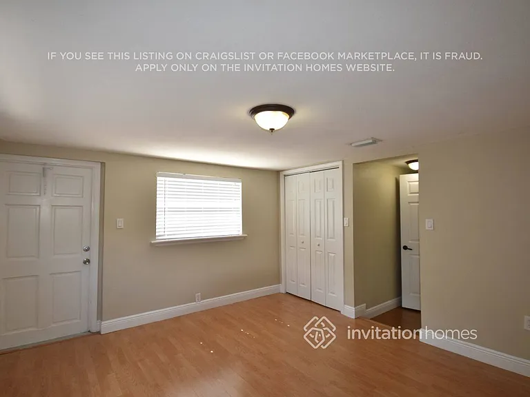 2751 N 66th Ave — Photo 2
