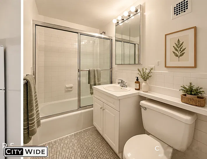 1661 York Ave — Photo 4