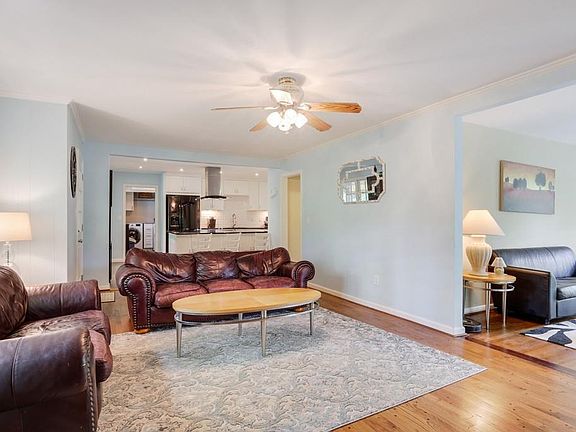 4th image of 2463 Helmsdale Dr