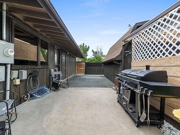4th image of 138 28th St SW
