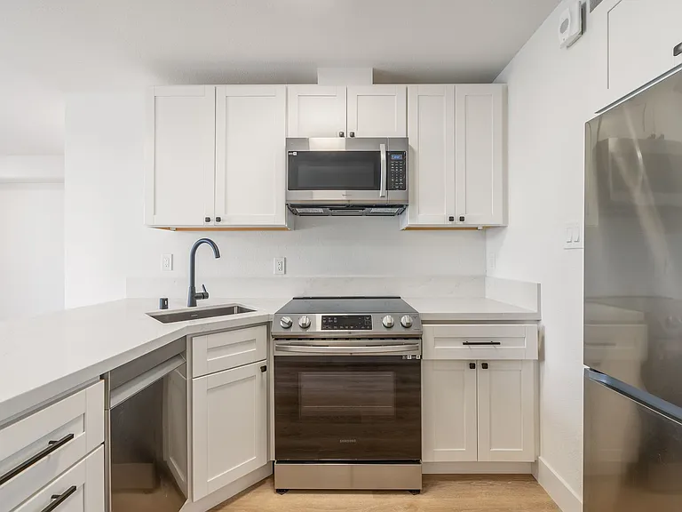 940 Guerrero St — Photo 4