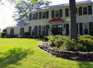 7088 Woodridge Ln, Germantown, TN 38138