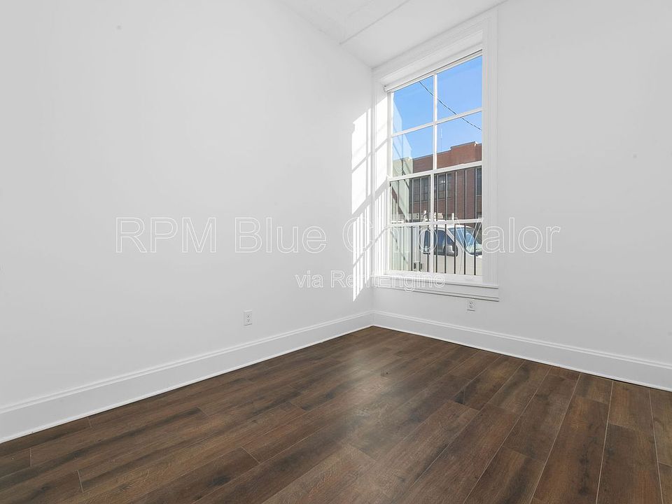 Building Photo 5