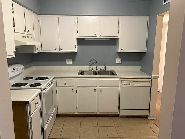 243 S Durkin Dr #16 — Photo 2