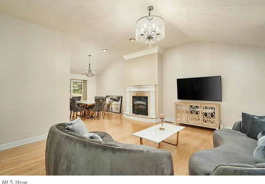 3 bed, 2.5 bath, 2576 sqft, $2,700 — Photo 3