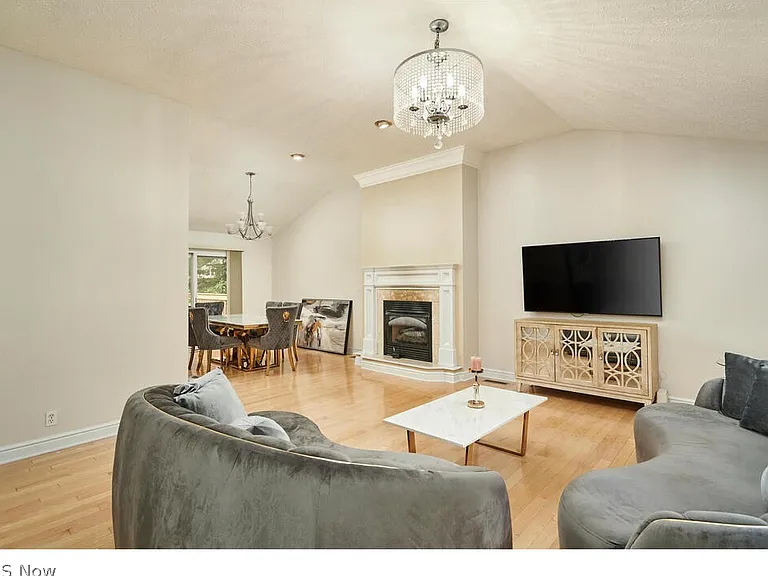27798 Edgepark Dr — Photo 3