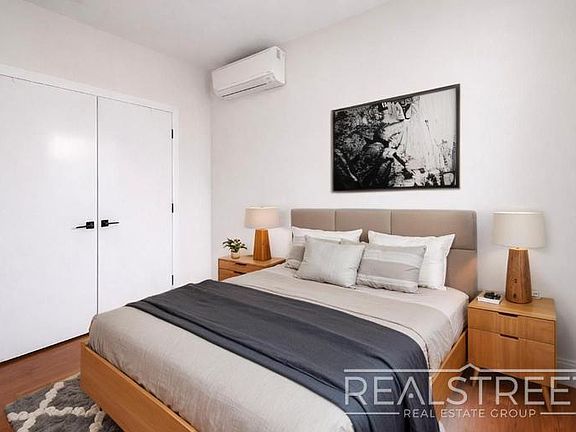 2nd image of 542 Willoughby Ave APT 3
