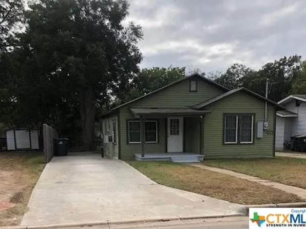 210 S Ave E, Shiner, TX 77984