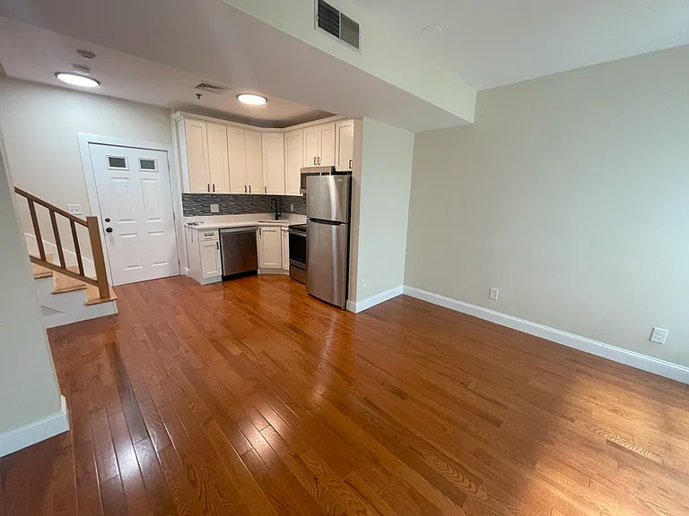 211 Onset Ave — Photo 2
