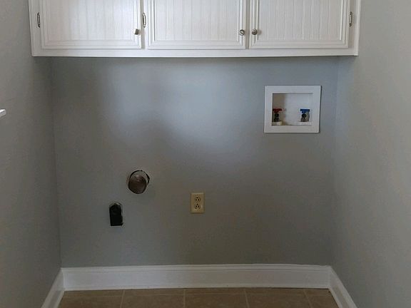 5th image of 154 Lynn Dr