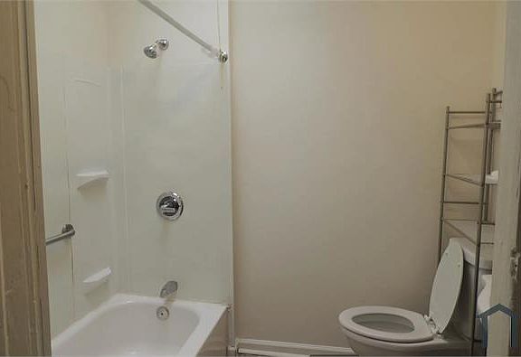 4th image of 2878 W Garrison Ave