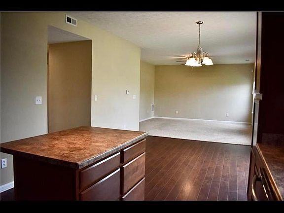 3rd image of 8419 Penbrooke Pl