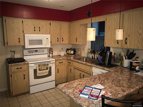 3rd image of 14 N Loch Haven Dr