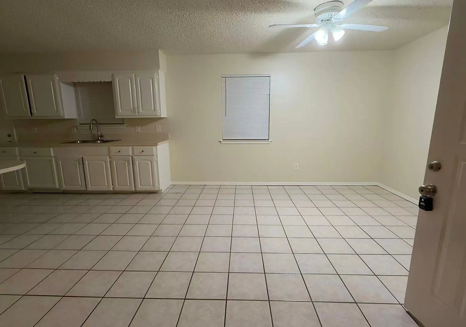 Beautiful 3 Bedroom 2 Bathroom in Rockwall! — Photo 3