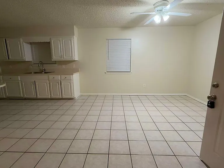 552 Trout St — Photo 3