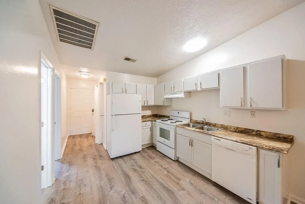 127 Limerick Dr — Photo 2