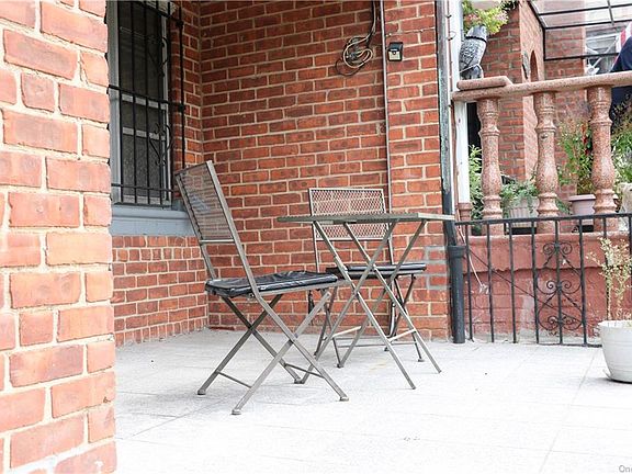5th image of 657A Rosewood St