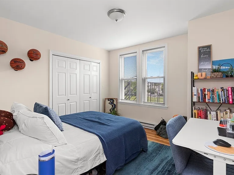 220 Middlesex Ave #5 — Photo 2