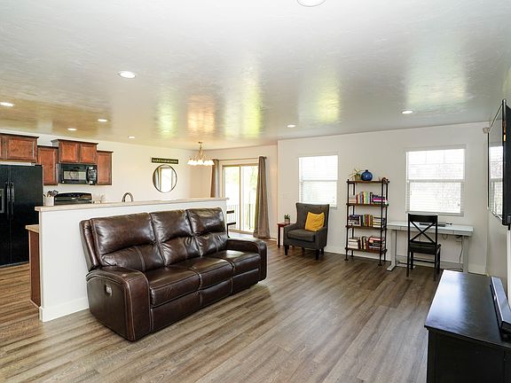 3rd image of 14588 S Heatherly Ln