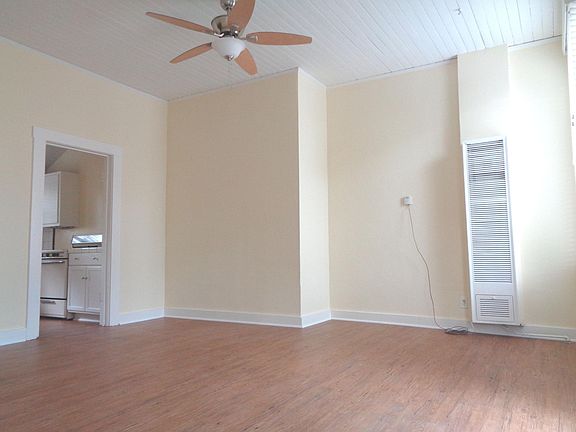 3rd image of 322 W Cota St APT B