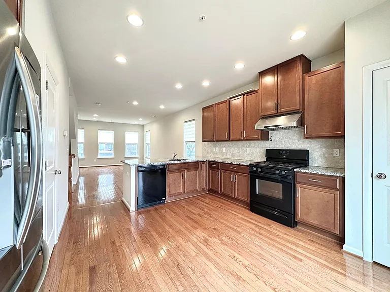 127 Decoverly Dr — Photo 14