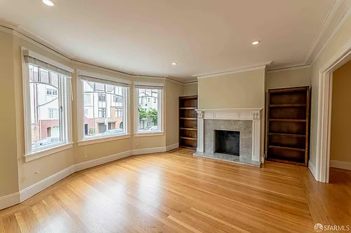 2124 Bay St Photo 1