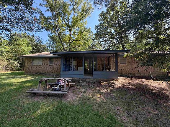 3rd image of 105 Rosebud Dr