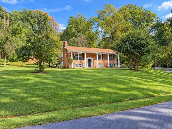289 Holly Tree Dr, Wilkesboro, NC 28697