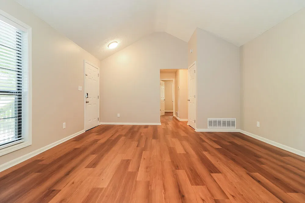 3 bed, 2.0 bath, 1336 sqft, $2,215 — Photo 4
