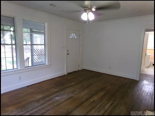 2021 N Poplar St — Photo 5