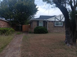 2744 Meadow Gate Ln, Dallas, TX 75237